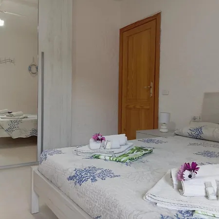 Bed and breakfast Con Piscina Privata! Rena Majore